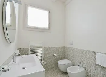 Sirmione Halldis Apartments