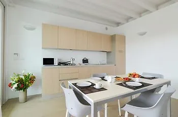 Sirmione Halldis Apartments