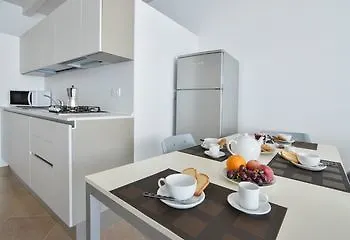 Sirmione Halldis Apartments