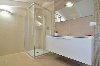 Sirmione Halldis Apartments