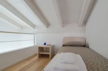 Sirmione Halldis Apartments