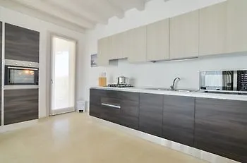 Sirmione Halldis Apartments