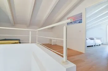 Sirmione Halldis Apartments