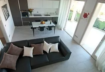 Sirmione Halldis Apartments