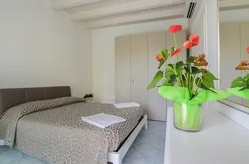 Sirmione Halldis Apartments