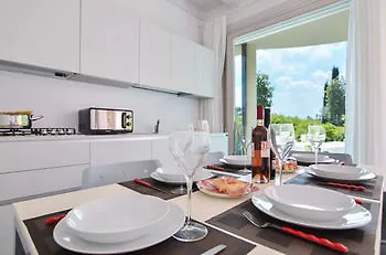 Sirmione Halldis Apartments