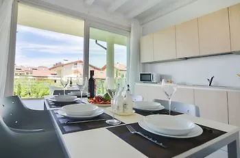 Sirmione Halldis Apartments