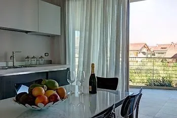 Sirmione Halldis Apartments