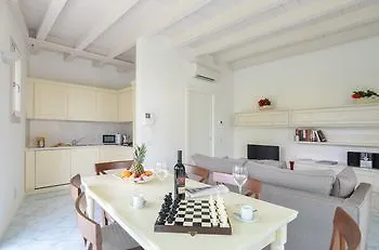 Sirmione Halldis Apartments