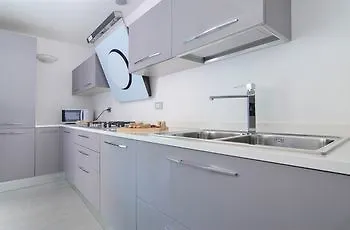 Sirmione Halldis Apartments